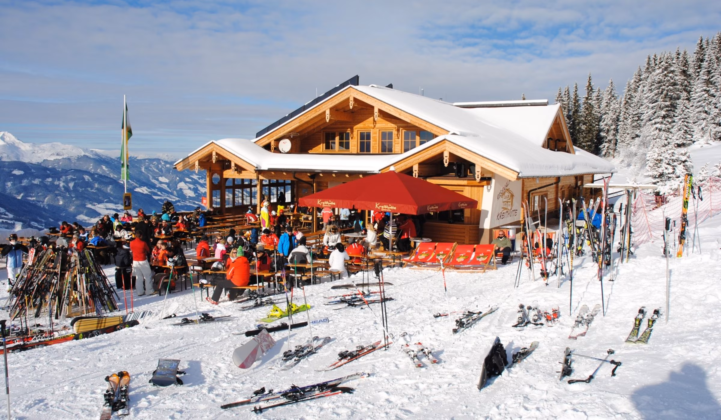 Kreithütte im Winter neben der Karspitzbahn auf 1.700 m in der Zillertal Arena
