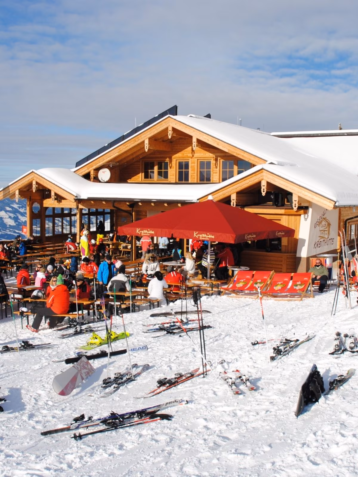 Kreithütte im Winter neben der Karspitzbahn auf 1.700 m in der Zillertal Arena